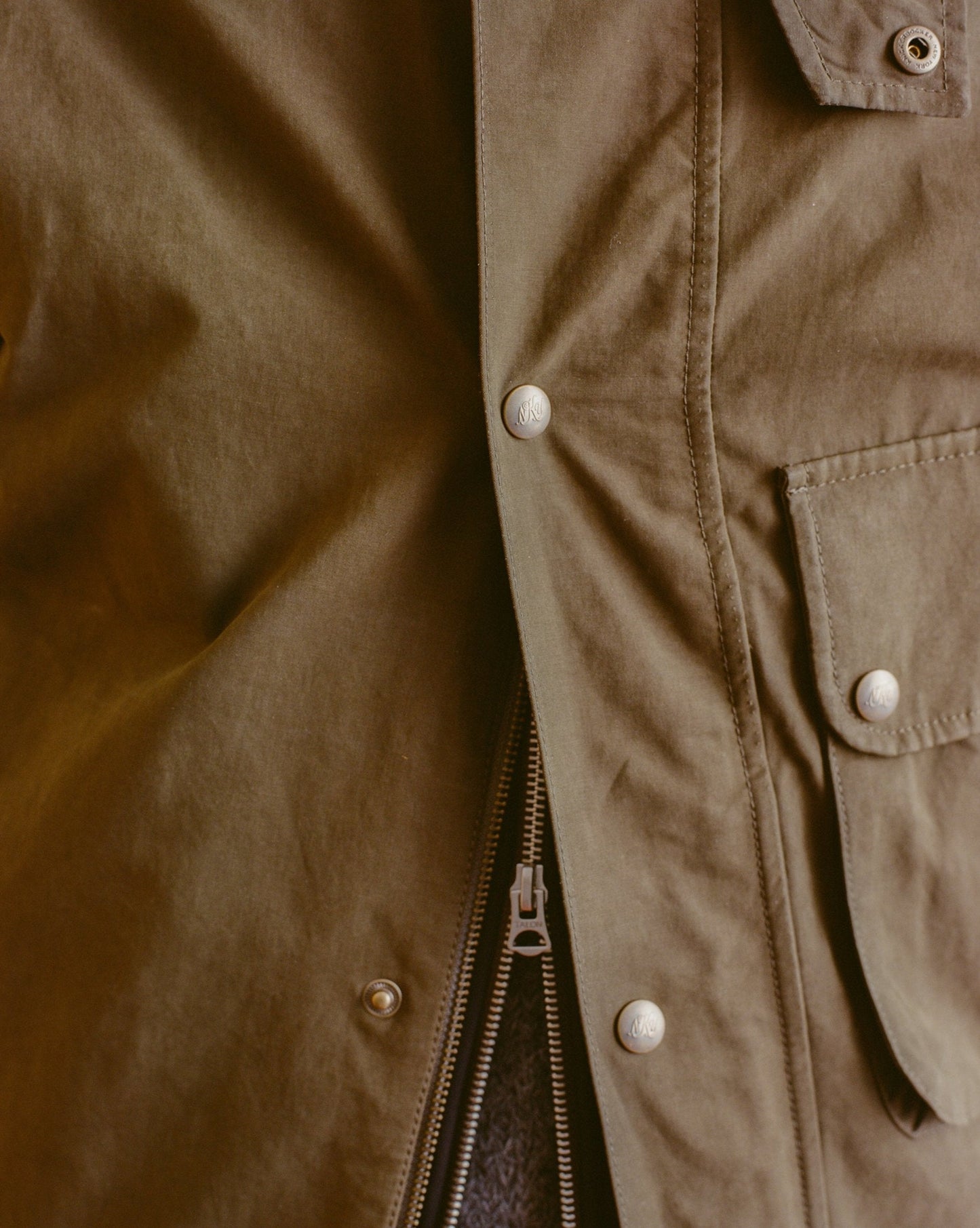 KNICKERBOCKER BAY WAXED COTTON & NYLON JACKET - OLIVE