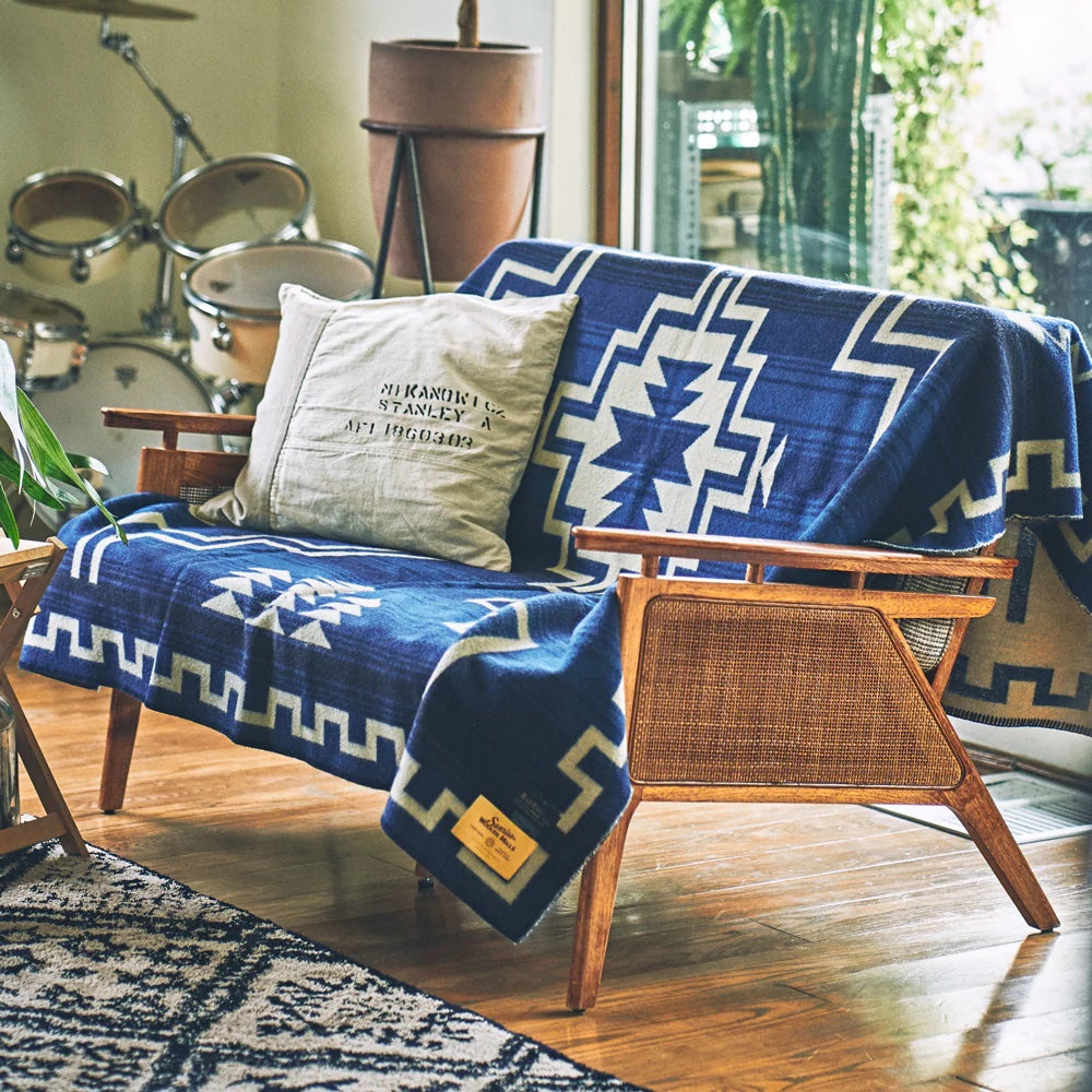 BASSHU WOOL BLANKET - JACQUARD BLUE