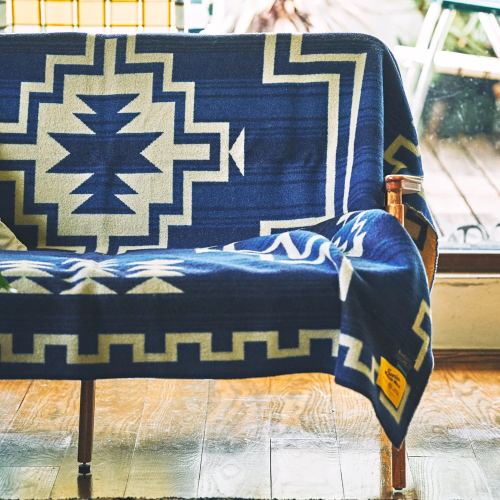 BASSHU WOOL BLANKET - JACQUARD BLUE