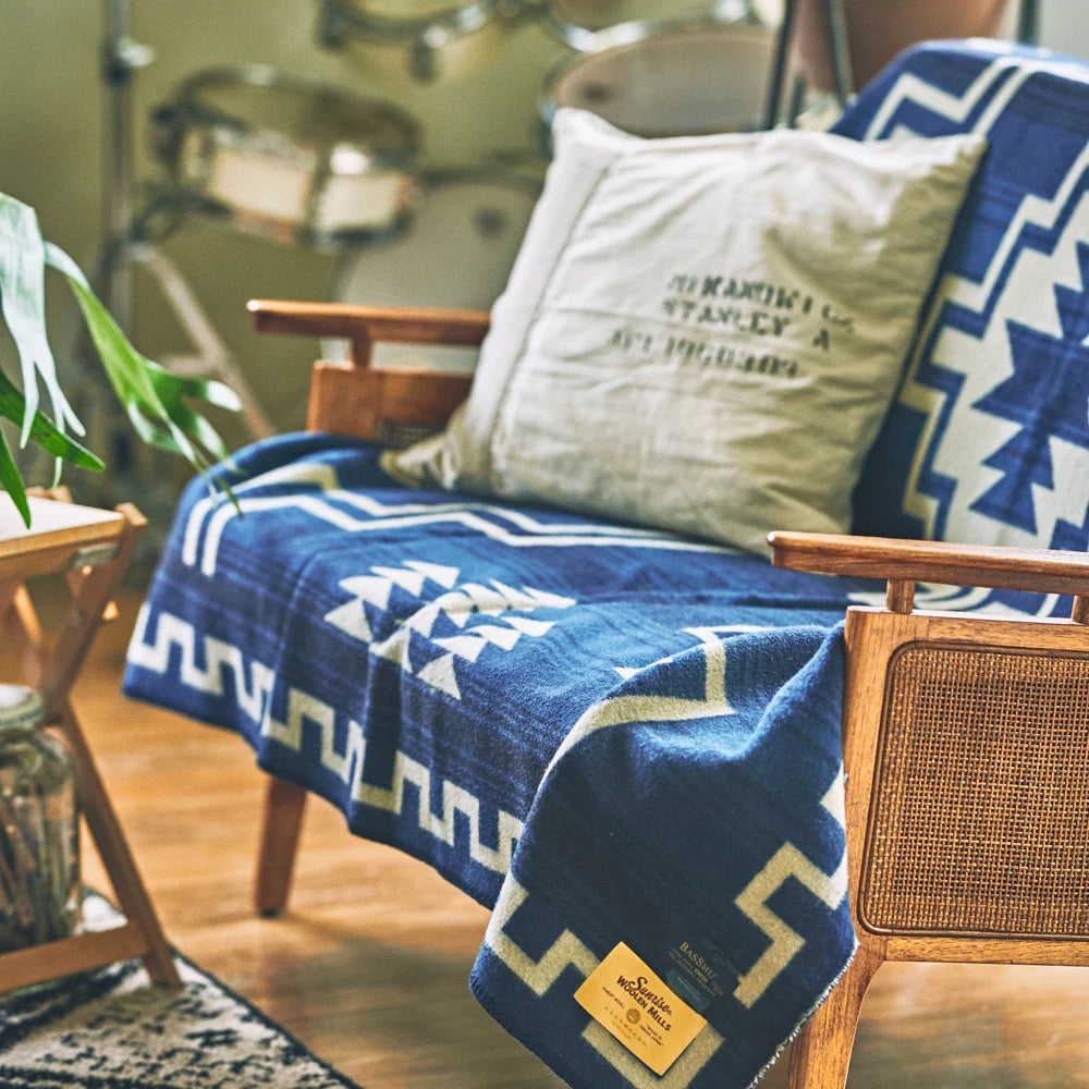 BASSHU WOOL BLANKET - JACQUARD BLUE