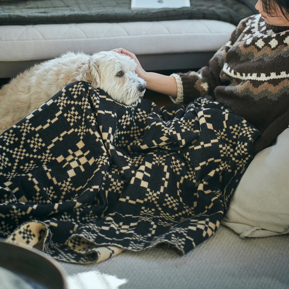 BASSHU x SUNRISE WOOLLEN MILLS JACQUARD BLANKET - BLACK