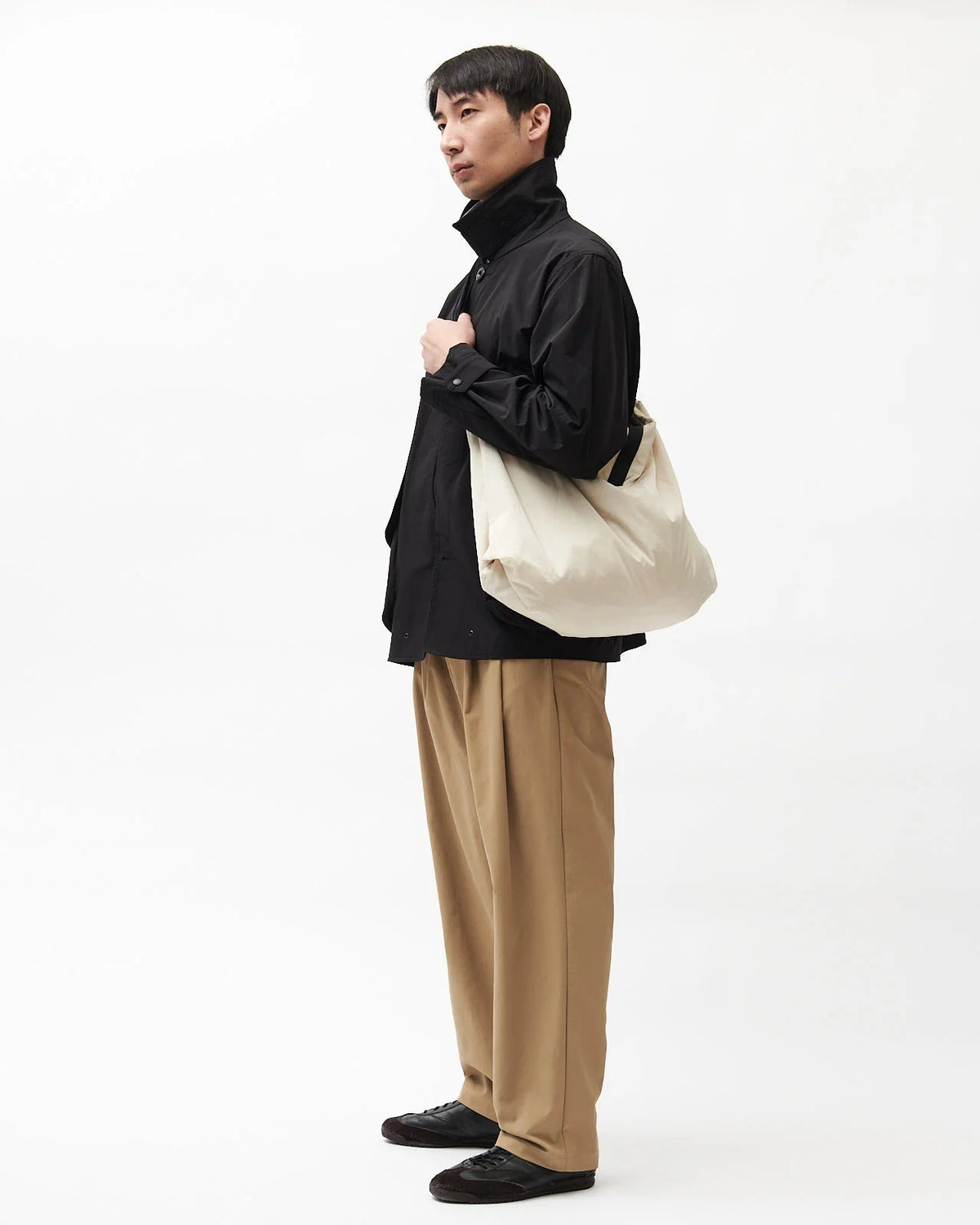 WORKS AND DAYS - SLING BAG - LIGHT KHAKI