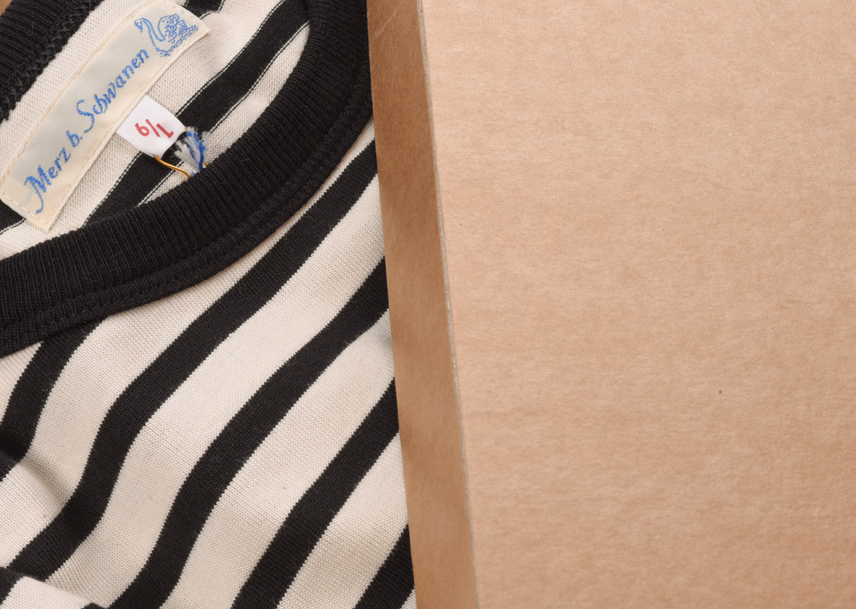 MERZ B. SCHWANEN 2M18 LONG SLEEVE STRIPE TEE - CHARCOAL/NATURAL