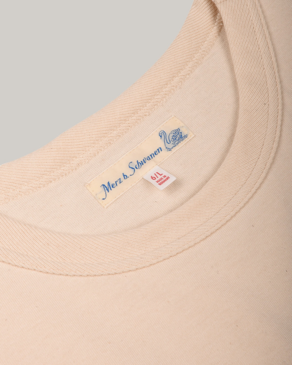 MERZ B SCHWANEN x PP BARBERS SOUVENIR TEE - NATURAL