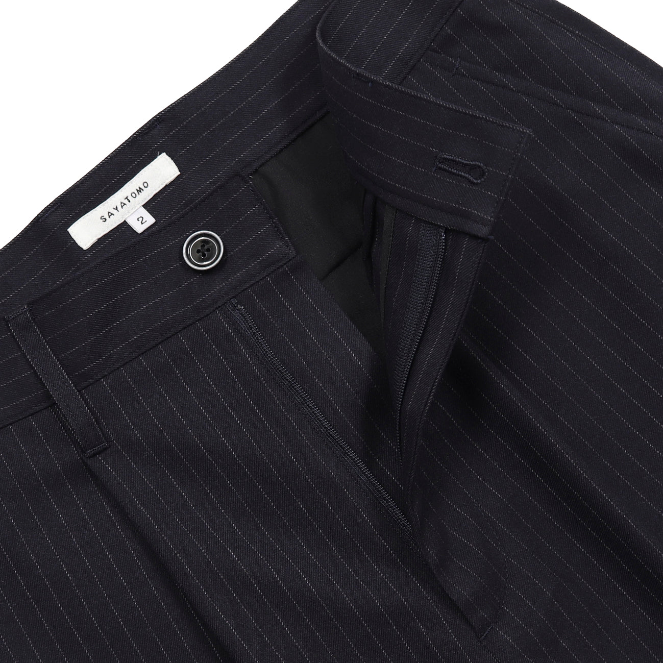 YASHIKI SAYATOMO 1-TUCK WIDE TROUSERS - NAVY PINSTRIPE