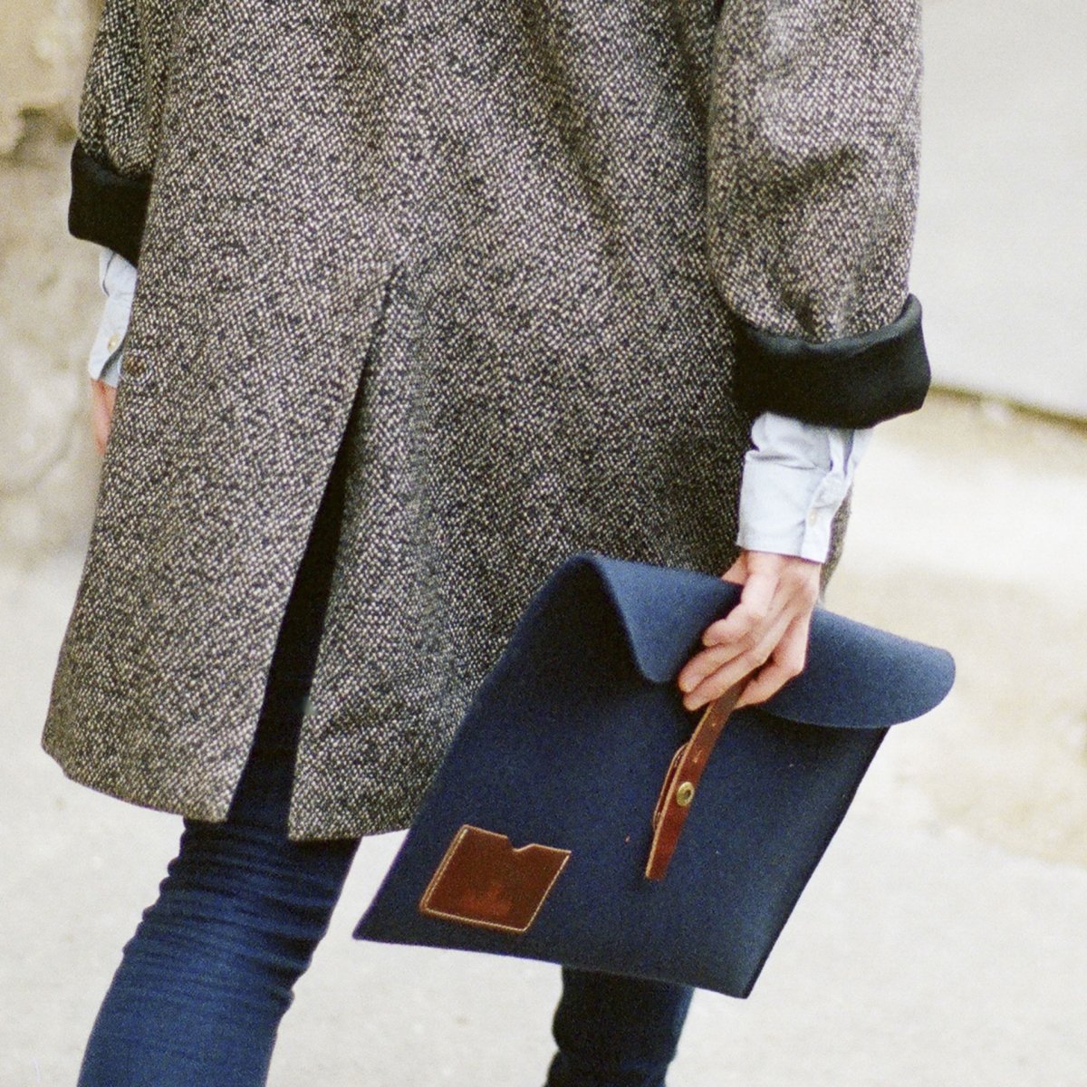 BLEU DE CHAUFFE MISHA LAPTOP SLEEVE - INDIGO FELT