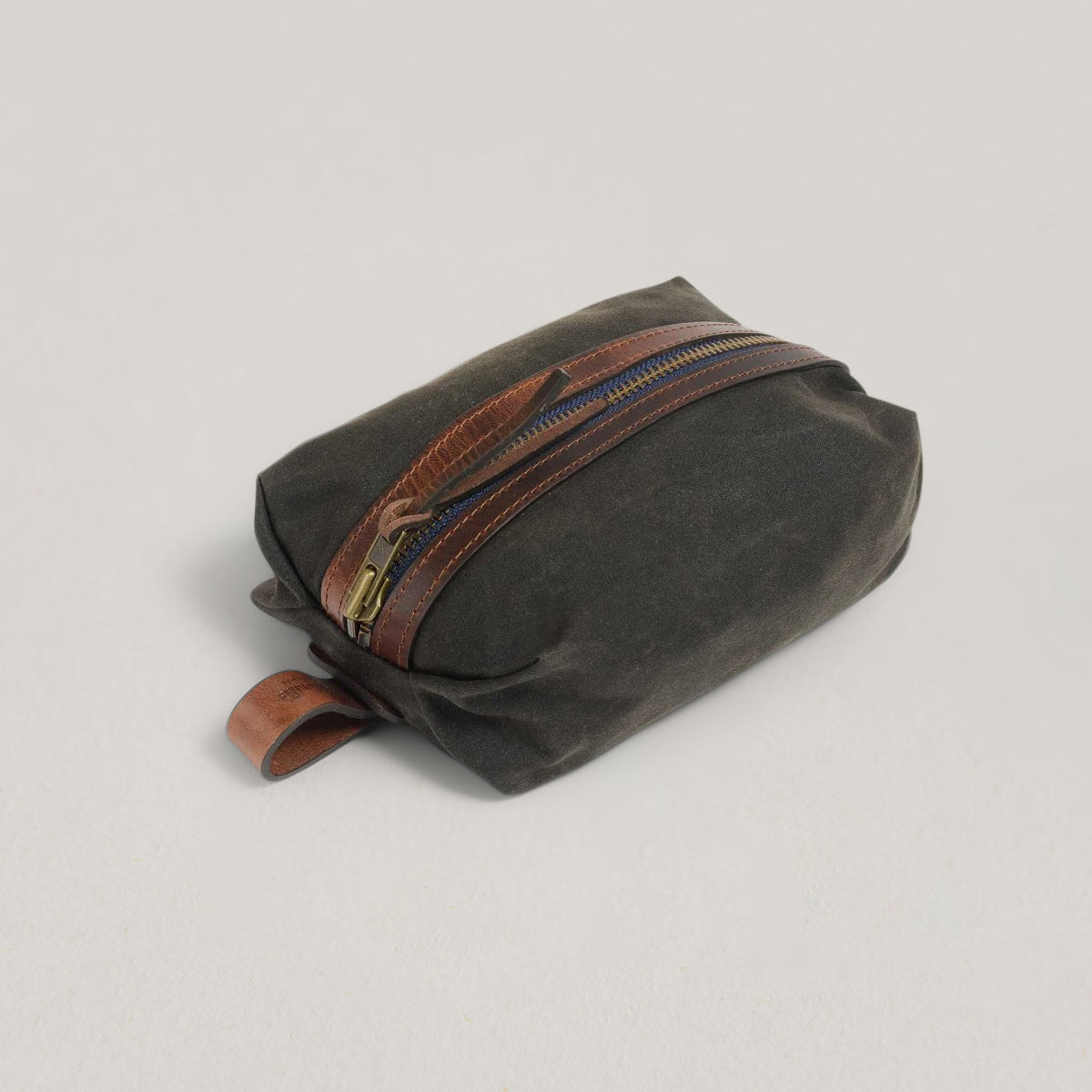 BLEU DE CHAUFFE ZAZOU TOILETRY BAG - KHAKI WAX