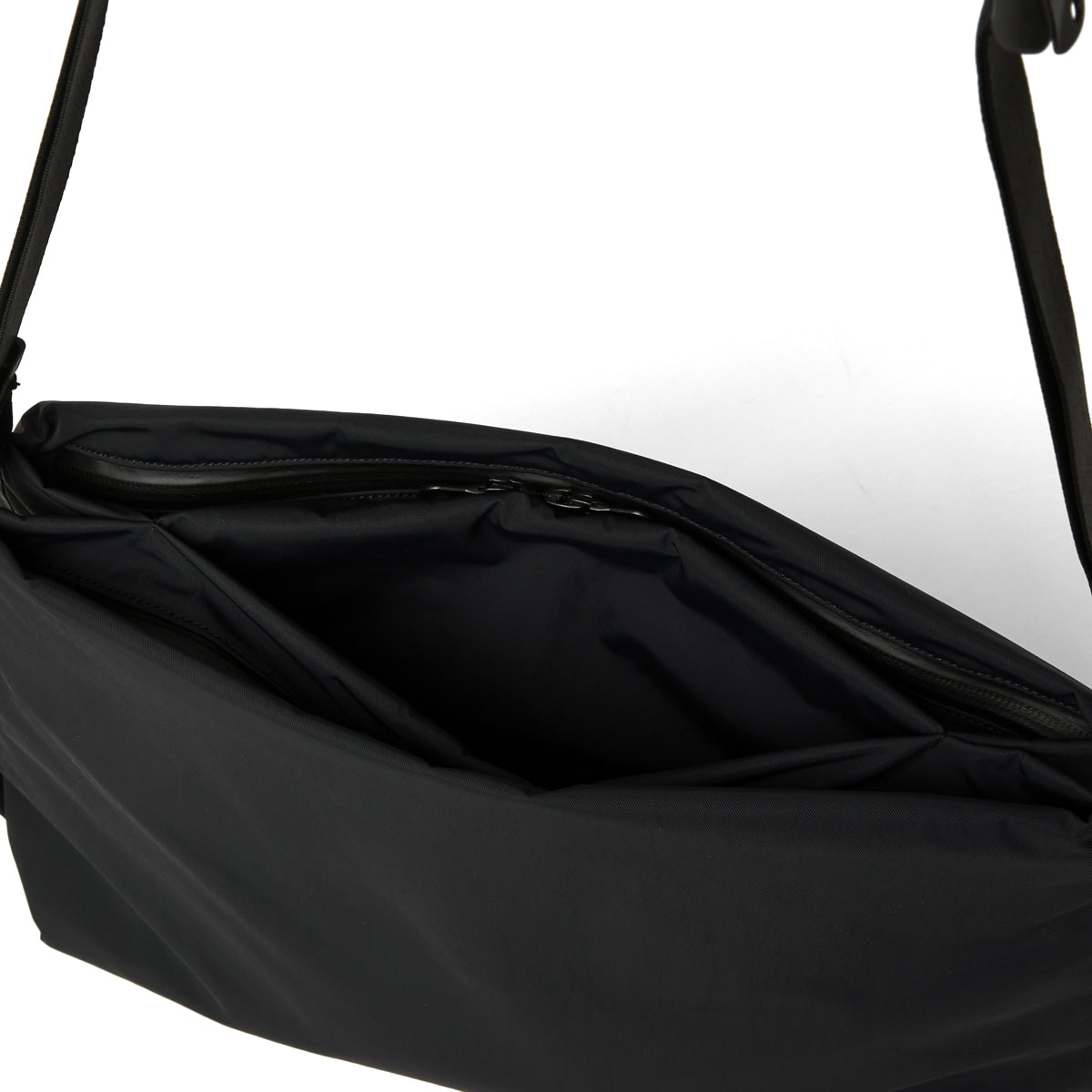 BLANKOF BELLOWS BAG 15 - (M) - BLACK