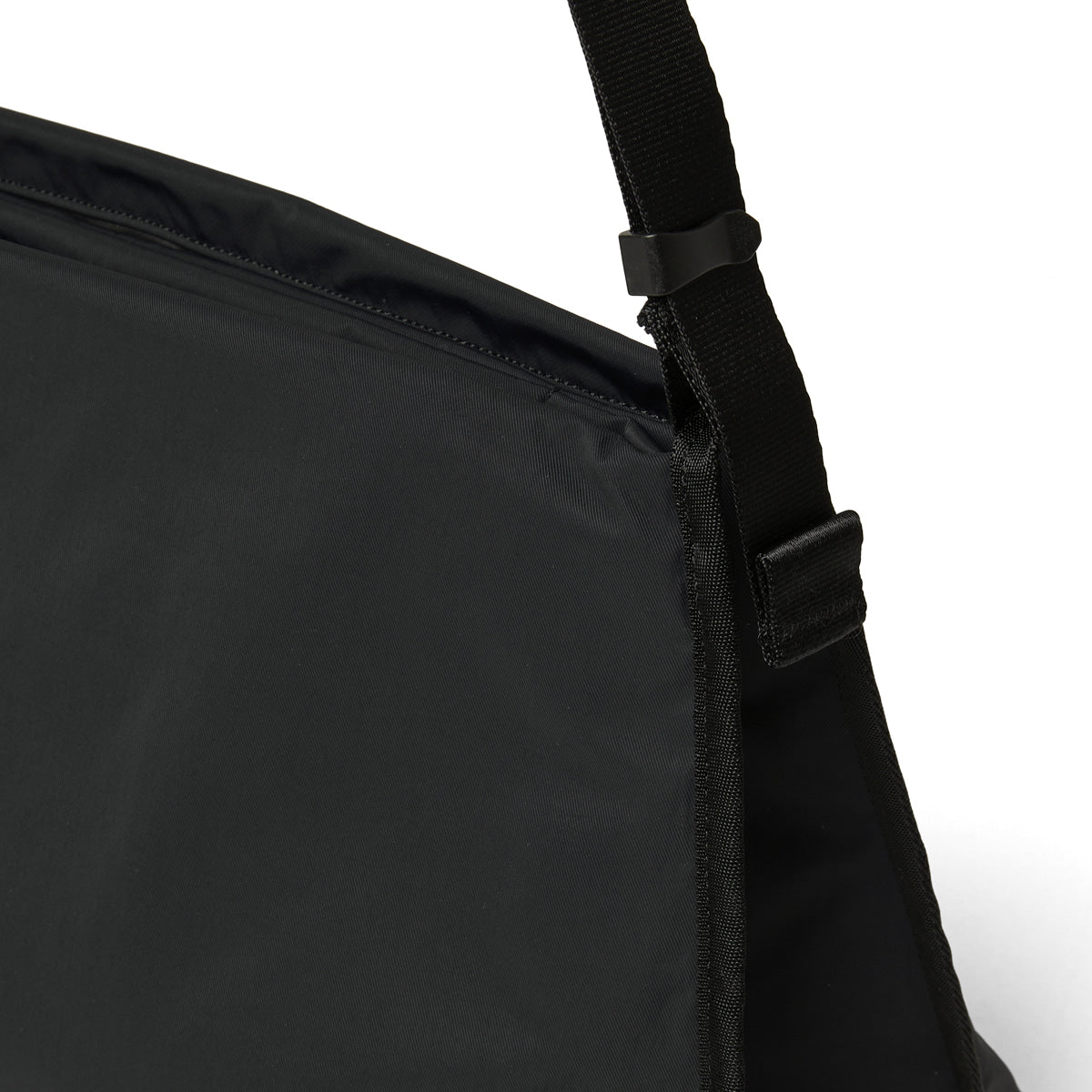 BLANKOF BELLOWS BAG 15 - (M) - BLACK