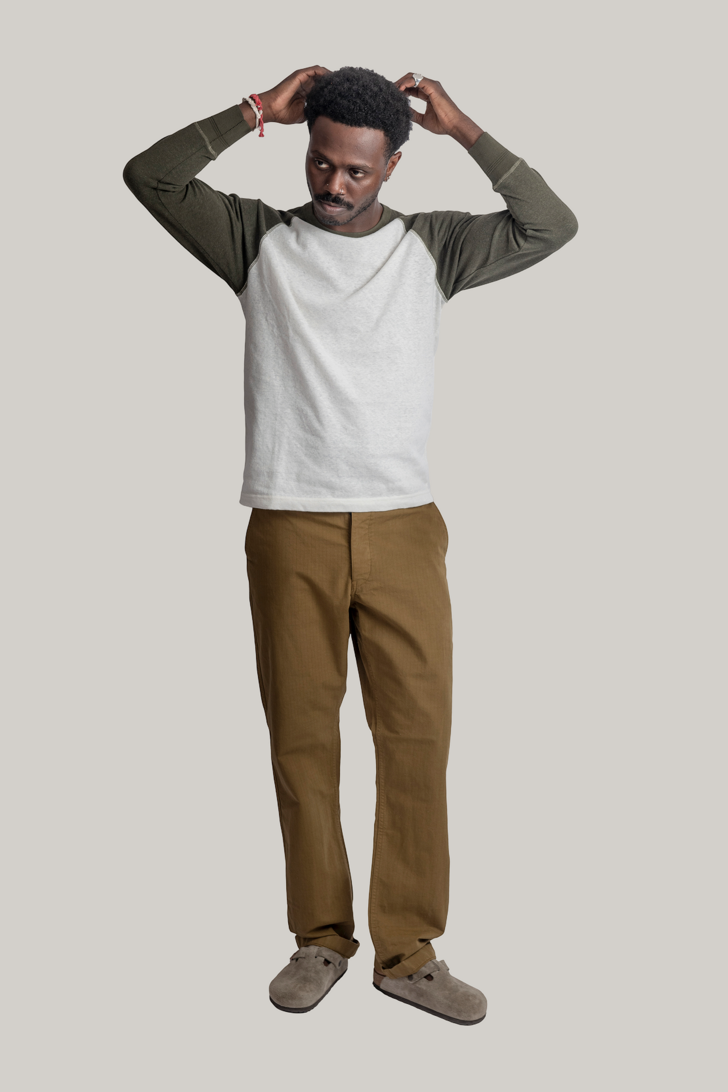 HEIMAT COTTON/ HEMP CONTRAST T-SHIRT - SEASHELL/ MILITARY GREEN