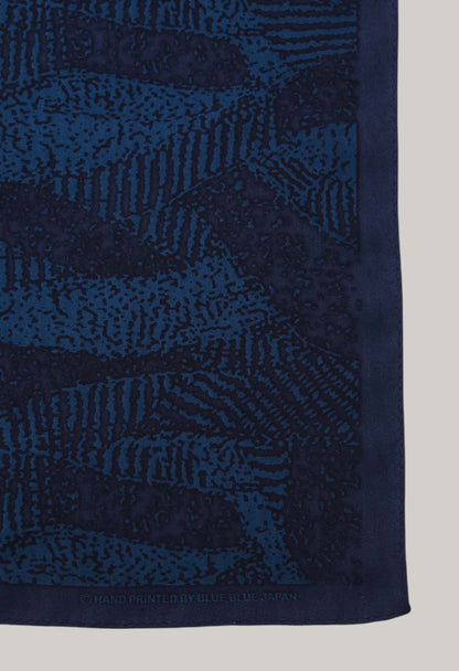 BLUE BLUE JAPAN WIND FLOW PATTERN SILK BANADANA - DARK NAVY