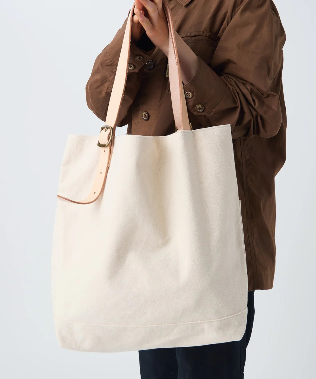 SNOW PEAK MIDDLE HAND BAG - IVORY