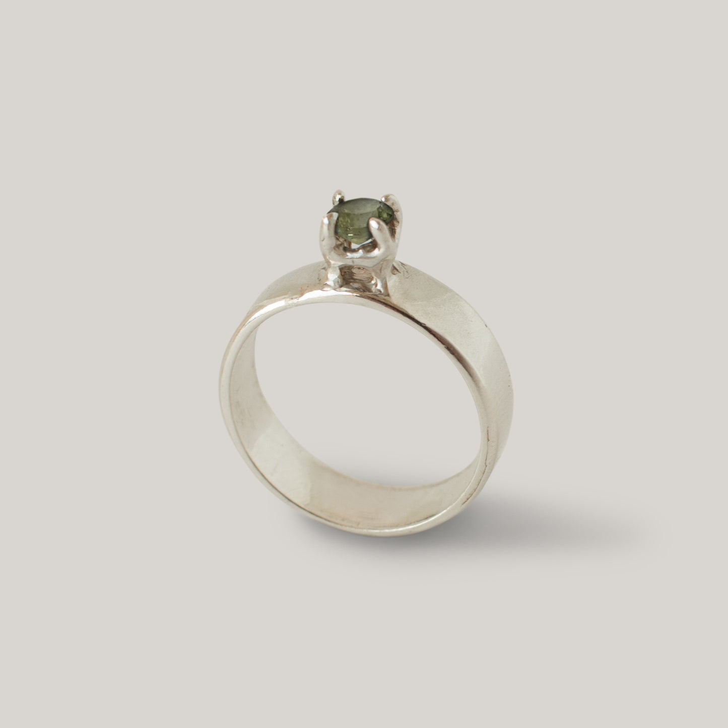 MEREWIF LUCINDA RING STERLING SILVER - GREEN SAPPHIRE